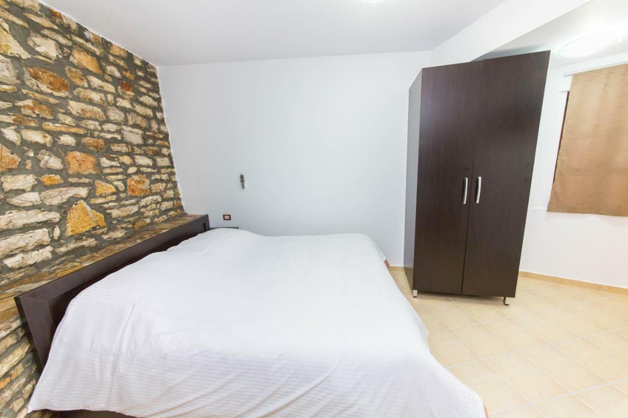 Hotel Ajka Berat Exterior photo